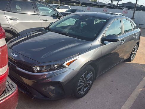 Used 2024 Kia Forte LXS w/ LXS Technology Package FWD image 2