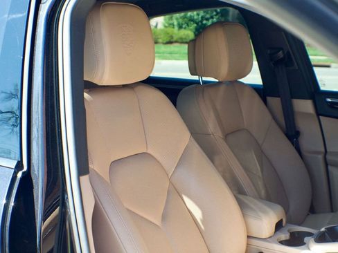 Used 2024 Porsche Macan MSRP$74470/PremiumPlusPkg/Heat image 42