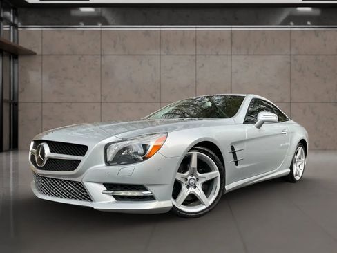Used 2016 Mercedes-Benz SL 550 w/ Driver Assistance Package image 2