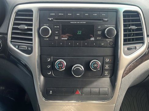 Used 2012 Jeep Grand Cherokee Laredo w/ Laredo E Group image 20