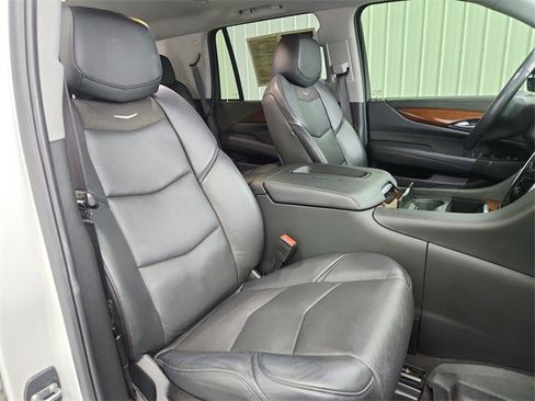 Used 2020 Cadillac Escalade Luxury image 46