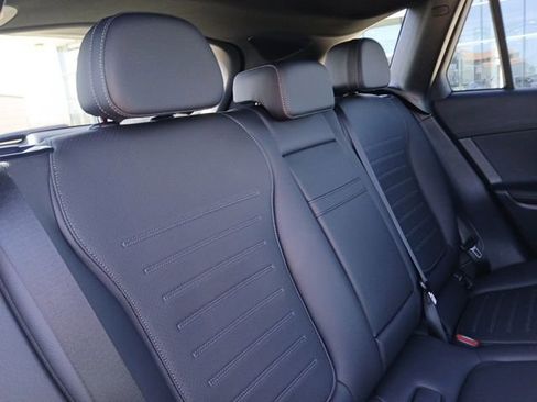 Used 2025 Mercedes-Benz GLC 350e 4MATIC image 12