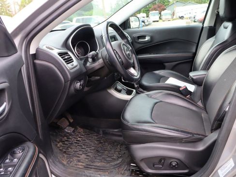 Used 2018 Jeep Compass Latitude w/ Popular Equipment Group AWD/4WD image 6
