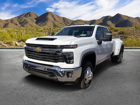 Used 2025 Chevrolet Silverado 3500 LT w/ All Star Edition AWD/4WD image 2