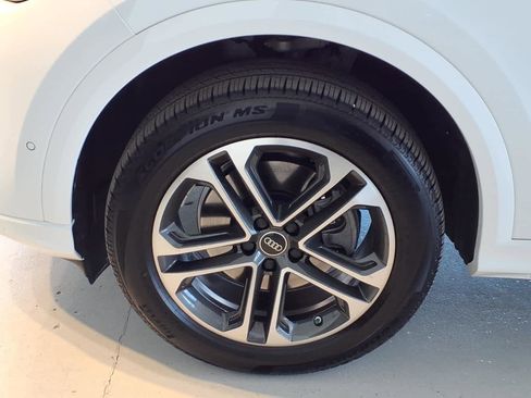 Used 2025 Audi Q5 Premium w/ Convenience Package AWD/4WD image 8