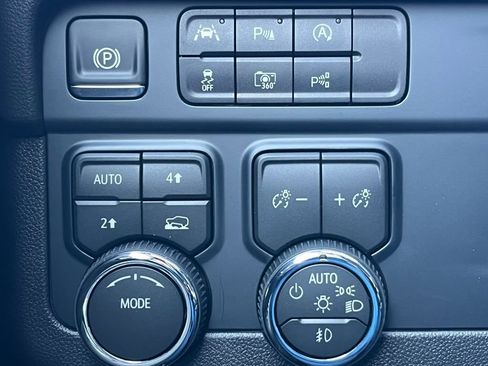 New 2026 Chevrolet Suburban Premier AWD/4WD image 22