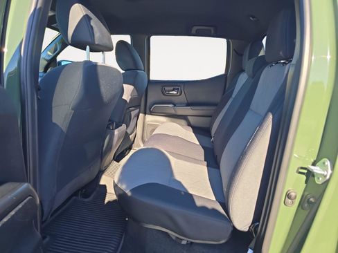 Used 2021 Toyota Tacoma TRD Off-Road image 18