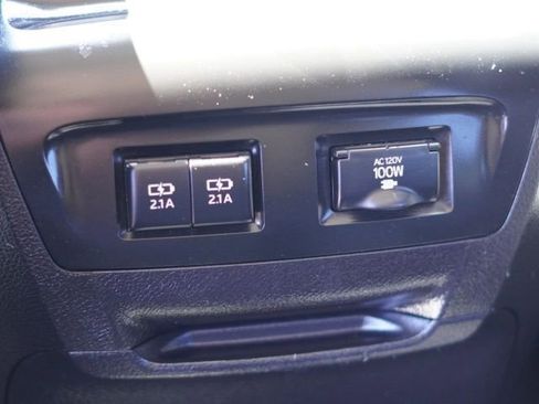 Used 2018 Toyota Sienna SE image 34