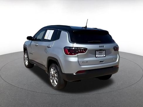 Used 2025 Jeep Compass Limited image 11