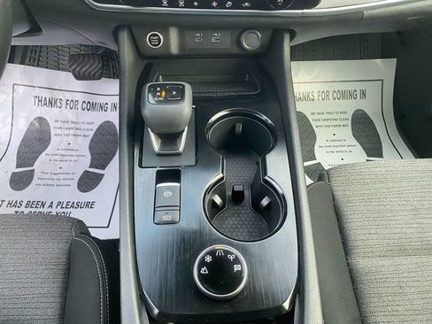 Used 2022 Nissan Rogue SV image 22