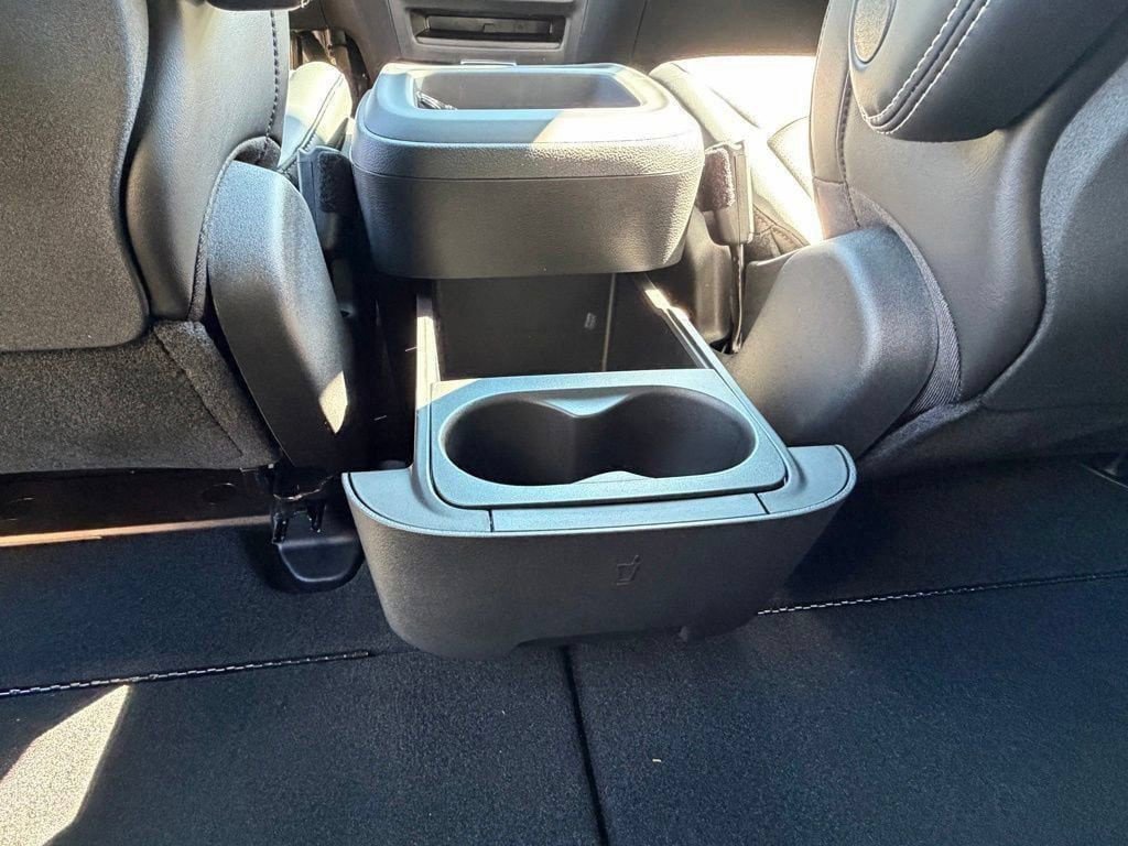 New 2026 Chrysler Pacifica Select w/ S Appearance Package FWD image 29