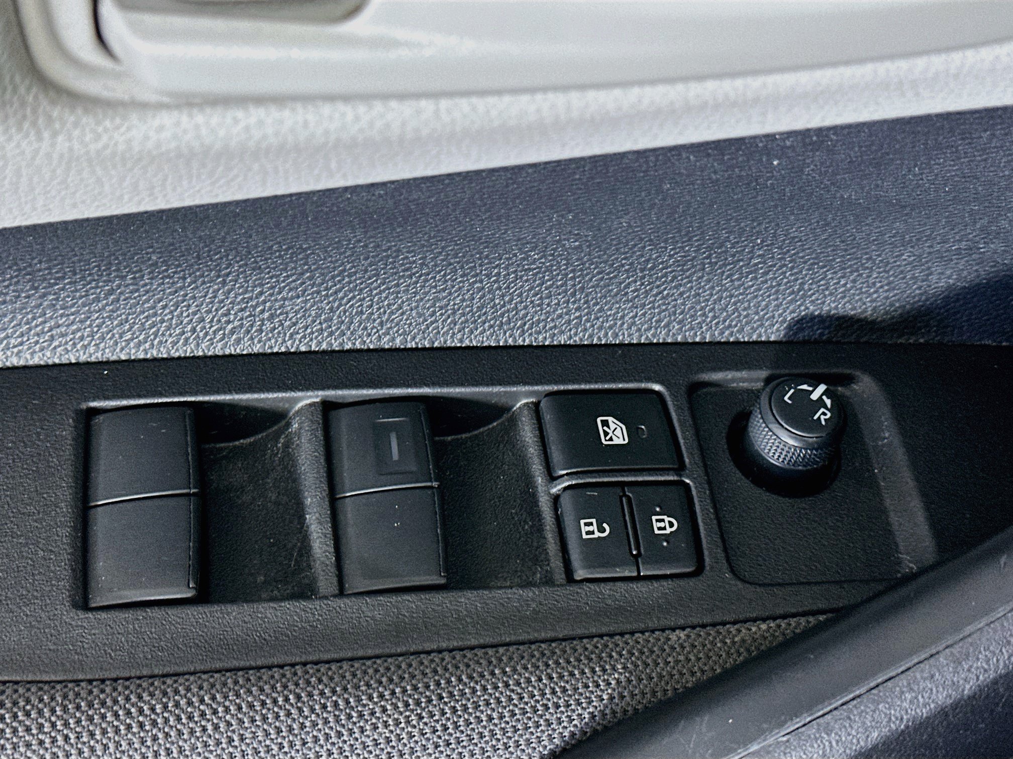 Used 2025 Toyota Corolla LE FWD image 15