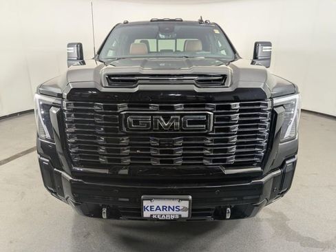 Used 2025 GMC Sierra 3500 Denali Ultimate AWD/4WD image 3