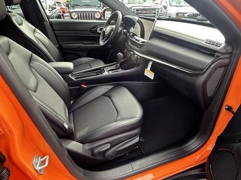 New 2026 Jeep Compass Latitude AWD/4WD image 18