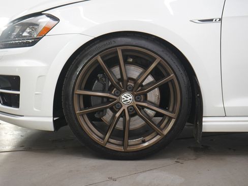 Used 2017 Volkswagen Golf R 4-Door image 30