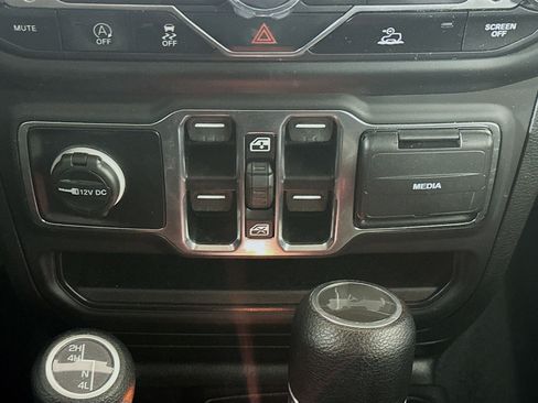 Used 2023 Jeep Wrangler Unlimited Sport AWD/4WD image 25