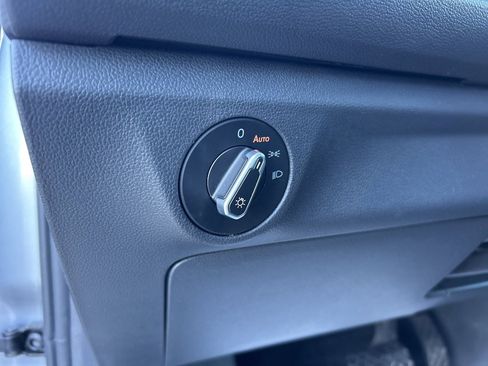 Used 2024 Volkswagen Jetta SE image 17