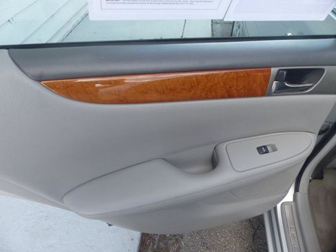 Used 2005 Lexus ES 330 FWD image 12