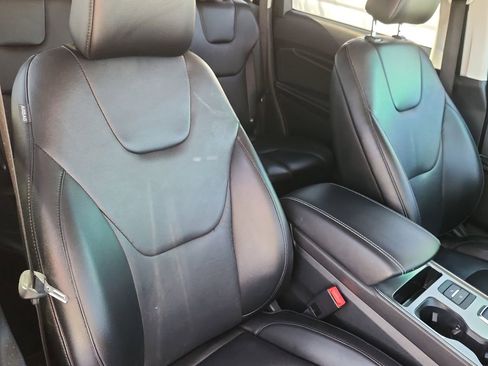 Used 2022 Ford Edge Titanium AWD/4WD image 17