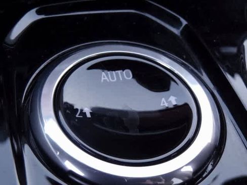 Used 2024 Chevrolet Colorado LT w/ LT Convenience Package image 29