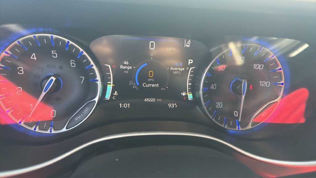 Used 2024 Chrysler Pacifica Touring-L FWD image 11