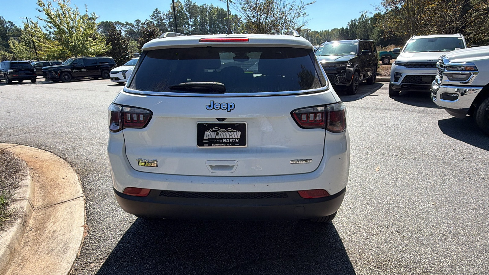 Used 2024 Jeep Compass Latitude AWD/4WD image 9