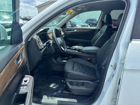 Used 2025 Volkswagen Atlas SE AWD/4WD image 8