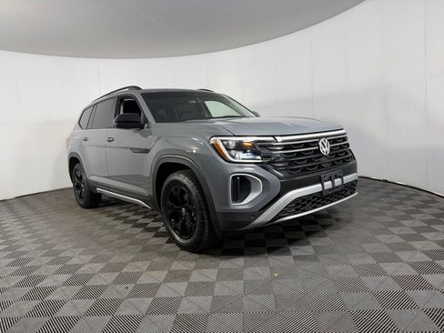 Used 2024 Volkswagen Atlas Peak Edition SE AWD/4WD image 7