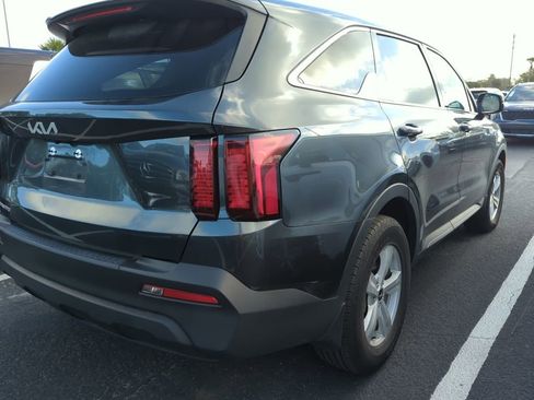 Used 2023 Kia Sorento LX image 9