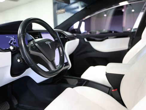 Used 2020 Tesla Model X Long Range AWD/4WD image 32