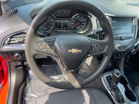 Used 2017 Chevrolet Cruze LT image 19