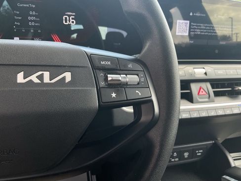 Used 2025 Kia K4 FWD image 26