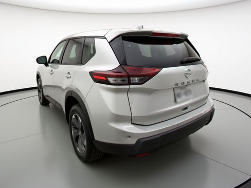 Used 2025 Nissan Rogue SV image 6