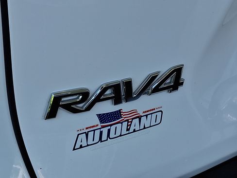 Used 2025 Toyota RAV4 LE AWD/4WD image 30