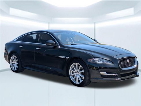 Used 2019 Jaguar XJ R-Sport AWD/4WD image 7