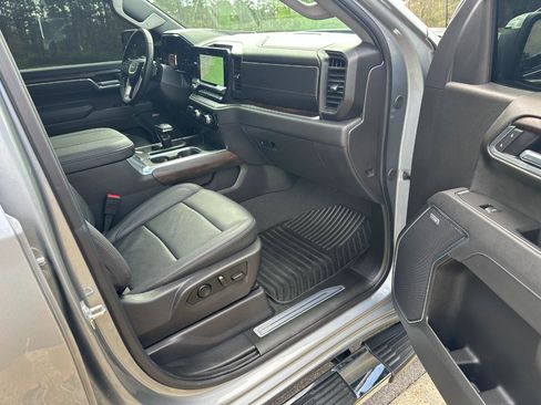 Used 2025 GMC Sierra 1500 SLT w/ SLT Premium Package image 26