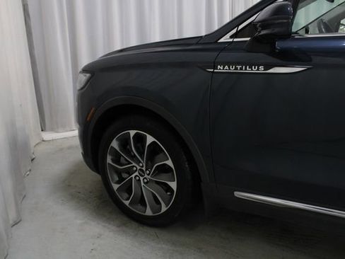 Used 2023 Lincoln Nautilus Reserve AWD/4WD image 32