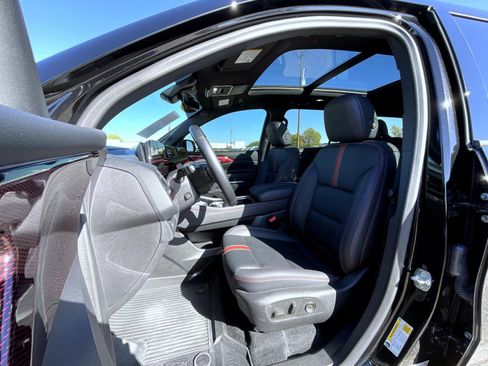 Certified 2024 Chevrolet Traverse RS w/ LPO, Floor Liner Package image 10