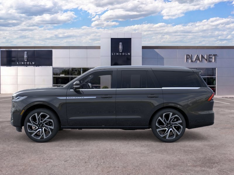 New 2026 Lincoln Navigator Reserve AWD/4WD image 3