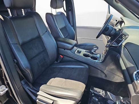 Certified 2022 Jeep Grand Cherokee Laredo X AWD/4WD image 10