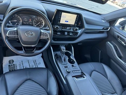 Certified 2022 Toyota Highlander XSE image 11