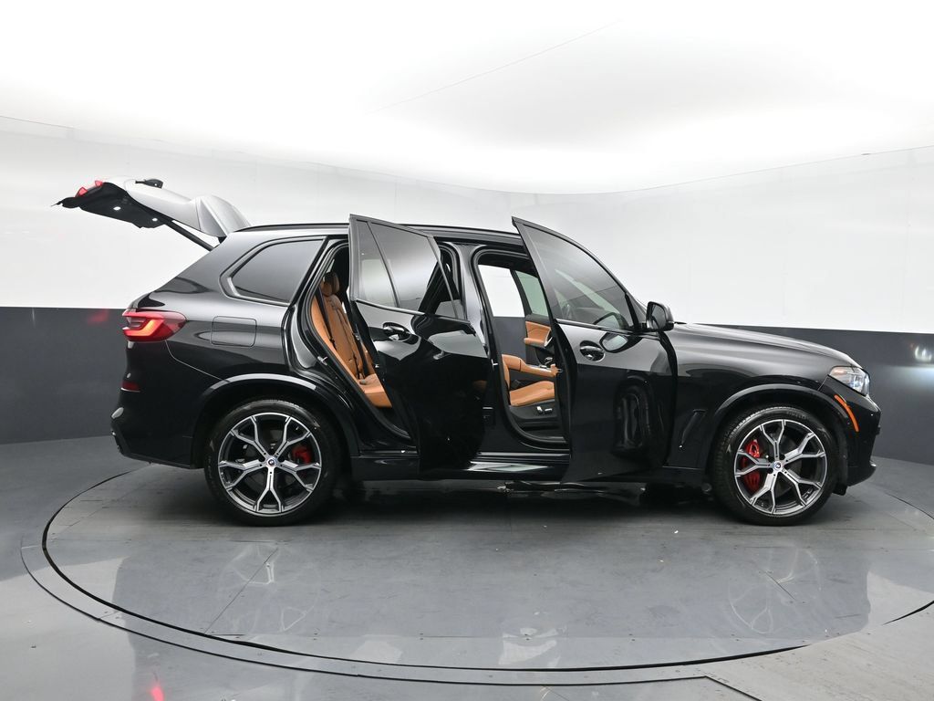 Used 2023 BMW X5 xDrive40i w/ M Sport Edition AWD/4WD image 31