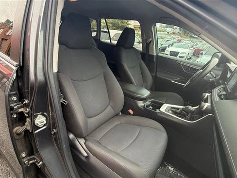 Used 2019 Toyota RAV4 LE image 23