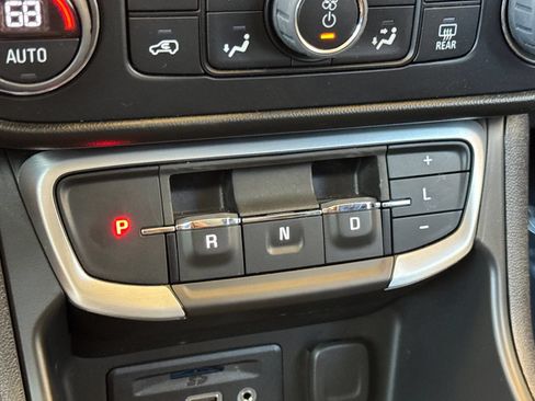 Certified 2022 GMC Terrain SLT AWD/4WD image 22