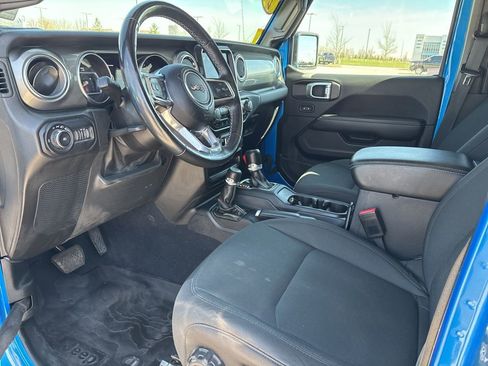 Used 2022 Jeep Wrangler Unlimited Sahara w/ Cold Weather Group AWD/4WD image 8