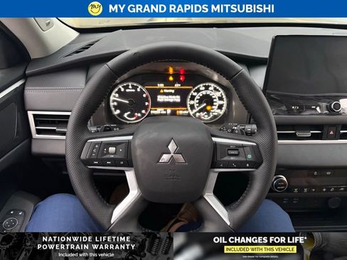 New 2026 Mitsubishi Outlander Trail Edition image 24