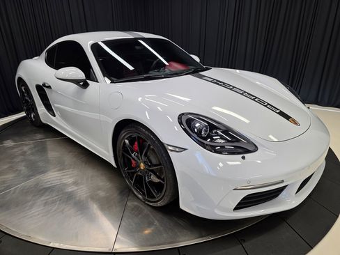 Used 2017 Porsche 718 Cayman RWD image 52