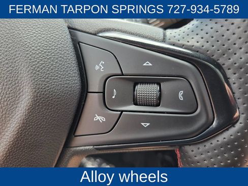 Used 2025 Chevrolet Trax RS w/ Sunroof Package FWD image 32