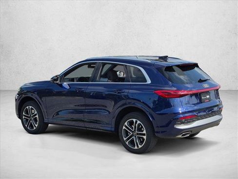 Certified 2025 Audi Q5 Premium w/ 19" Wheel Package AWD/4WD image 8