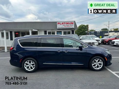 Used 2018 Chrysler Pacifica Touring-L Plus w/ Advanced Safetytec Group FWD image 2